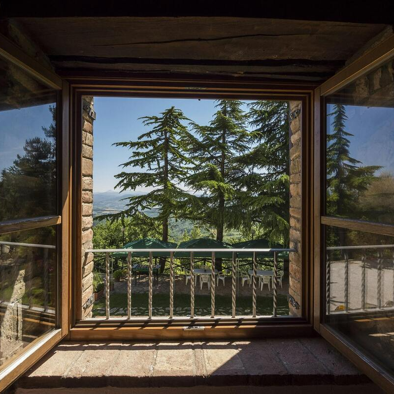 ¿Sabías que los productos de limpieza convencionales pueden contaminar el aire de tu hogar hasta 10 veces más que el exterior?